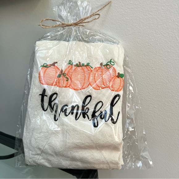 Custom Embroidered “Thankful” Fall Tea Towel - Picture 3 of 4